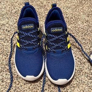 Boys size 4 Adidas sneakers.